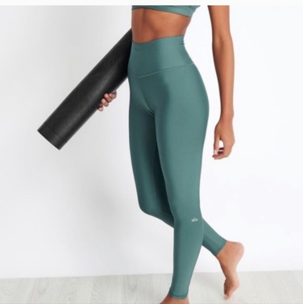 ALO 7/8 High-Waist Airlift Legging im Sea Grass Size XS